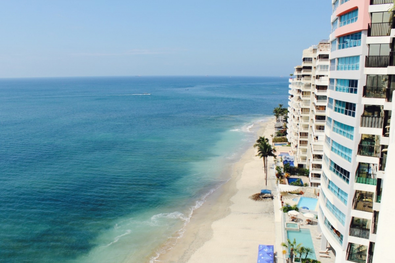 chambre-hote-GINASSERVIS-min_beach_ocean_shore_hotel_palm_tree-33726